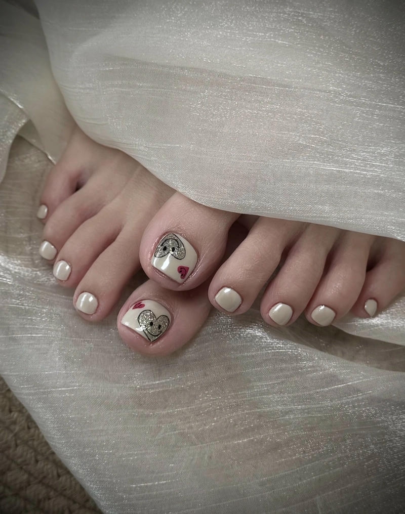 những mẫu móng chân đẹp đơn giản