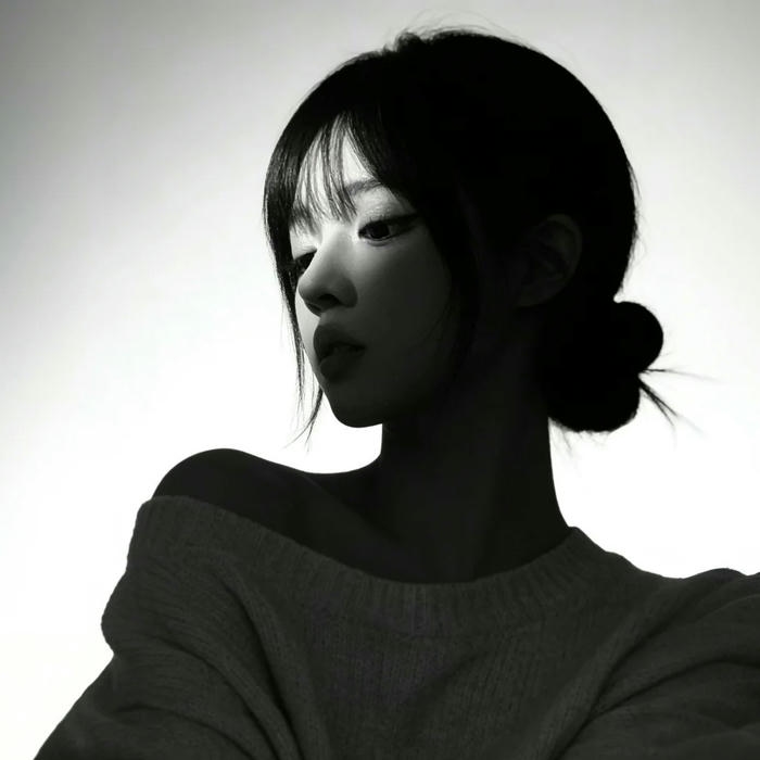 ảnh avatar đen trắng tối giản