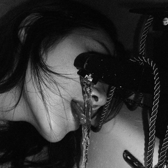 hình avatar đen trắng phong cách trầm