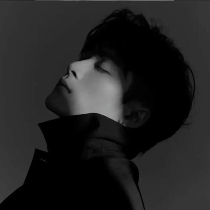 hình đen trắng avatar phong cách tối