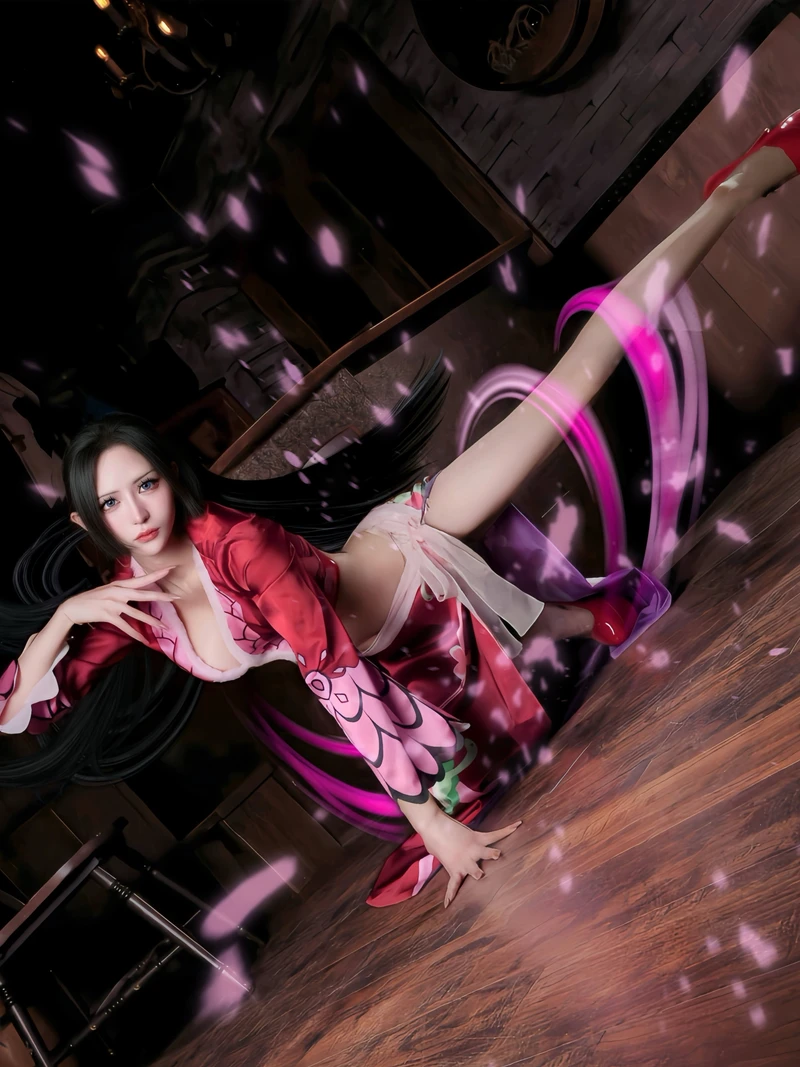 Ảnh Boa Hancock Cosplay nổi bật trong bộ trang phục nhân vật