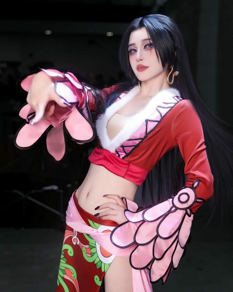 Ảnh Boa Hancock Cosplay nổi lên khí chất gợi cảm tinh hoa