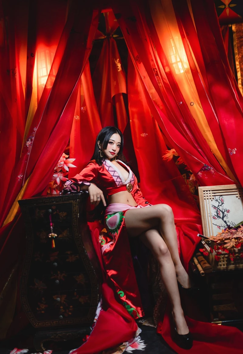 Ảnh Boa Hancock Cosplay tái hiện phong cách nữ hoàng hải tặc