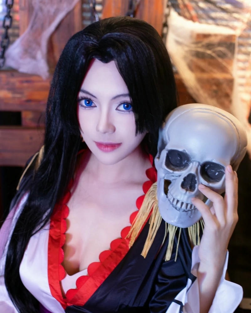 Ảnh Boa Hancock Cosplay toát lên vẻ đẹp quyến rũ mê hoặc