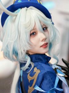 Ảnh Furina cosplay góc nghiêng thần thái lạnh lùng cuốn hút