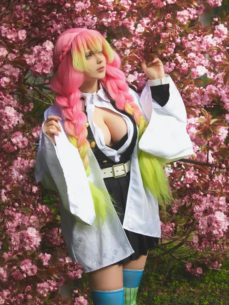 Ảnh Mitsuri cosplay xinh xắn cuốn hút
