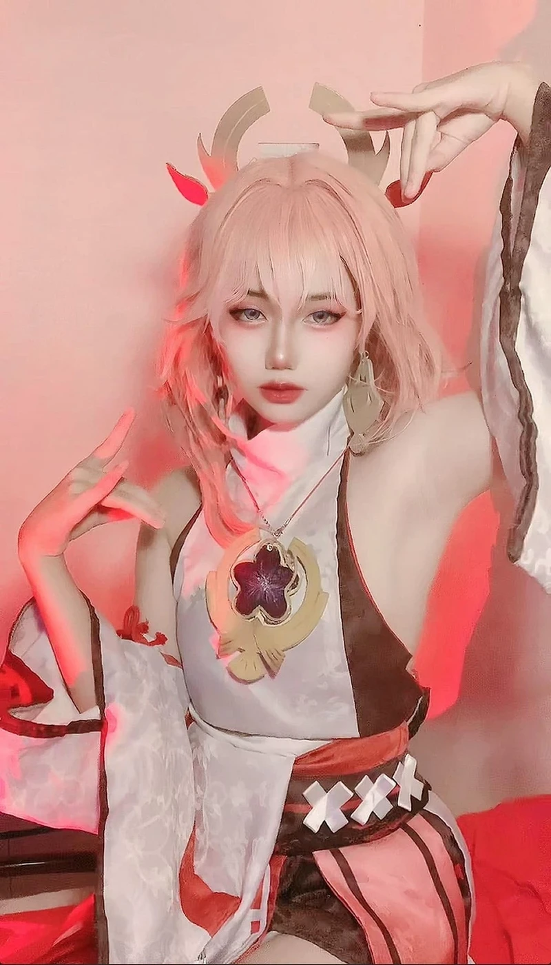 Ảnh Yae Miko cosplay quyến rũ nổi bật
