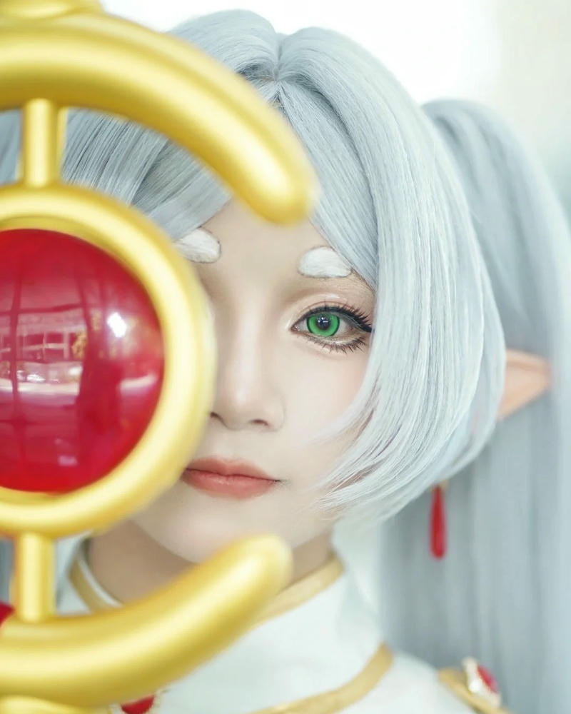 Ảnh chân dung Frieren cosplay nét mặt lạnh lùng đẹp