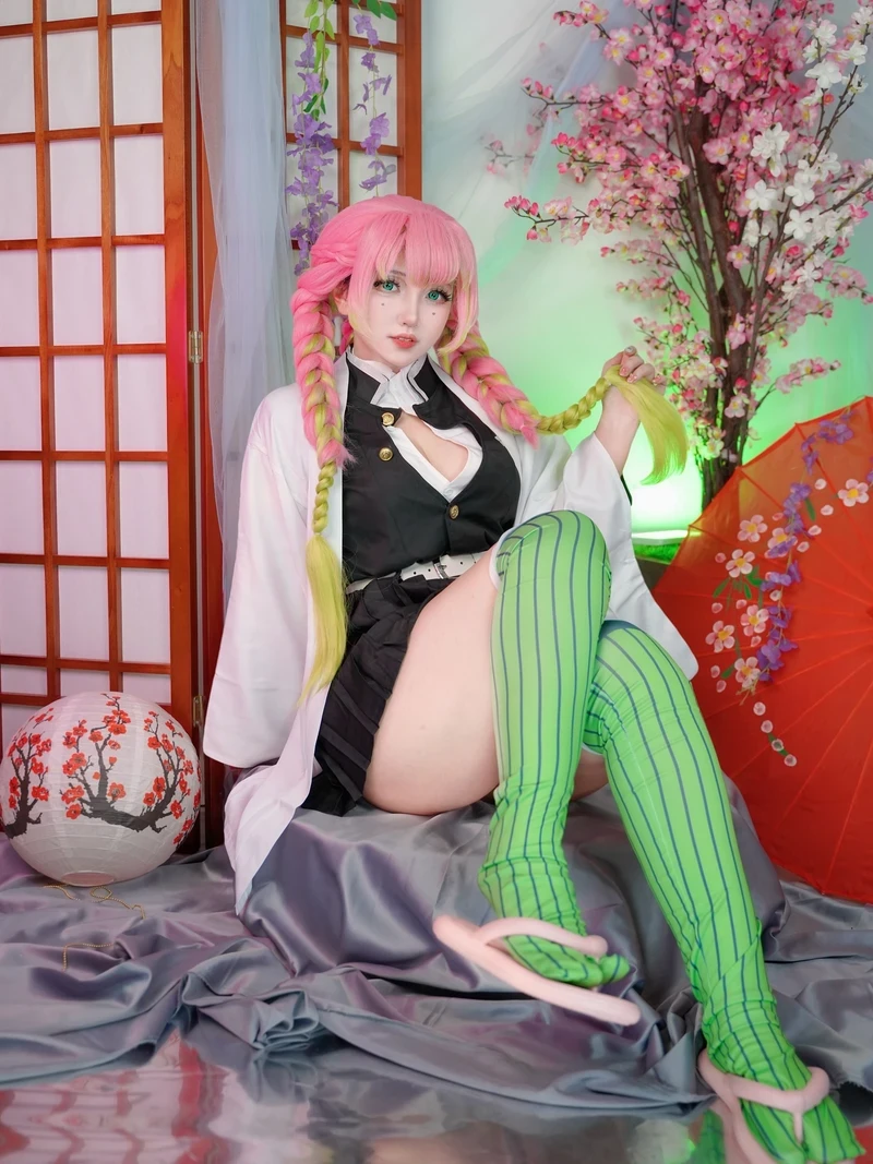 Ảnh cosplay Mitsuri ngọt ngào quyến rũ