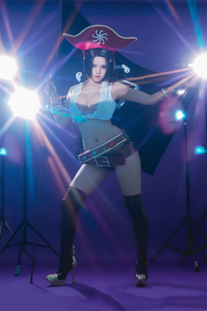 Ảnh cosplay One Piece với nhân vật Boa Hancock nổi tiếng