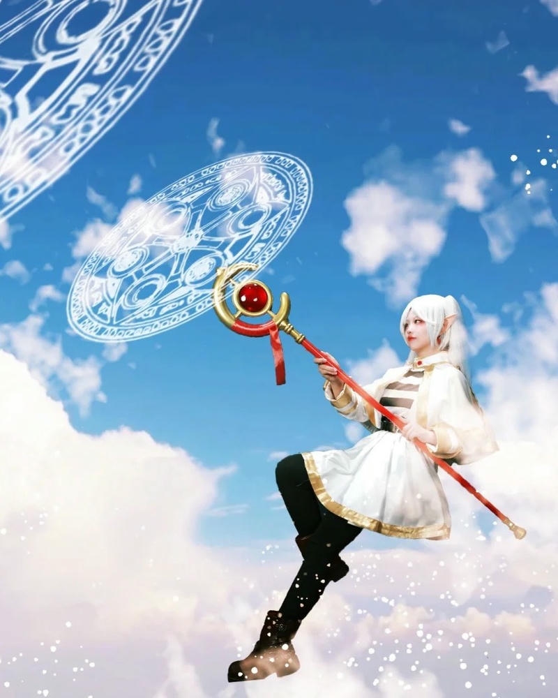 Ảnh cosplay frieren mặc áo choàng trắng mùa đông lạnh