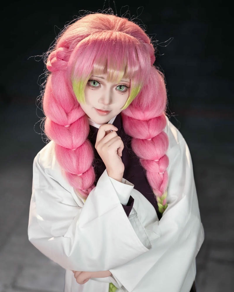 Ảnh cosplay mitsuri chân dung tóc tết hồng xanh xinh