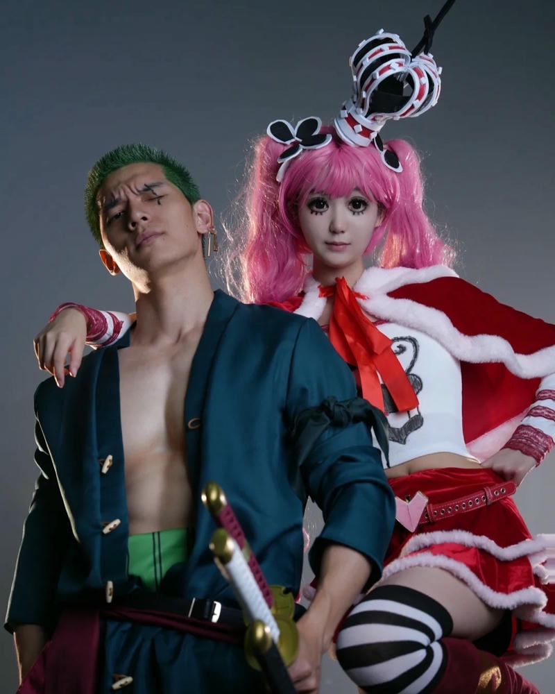 Ảnh cosplay one piece cặp đôi zoro và perona đứng chung