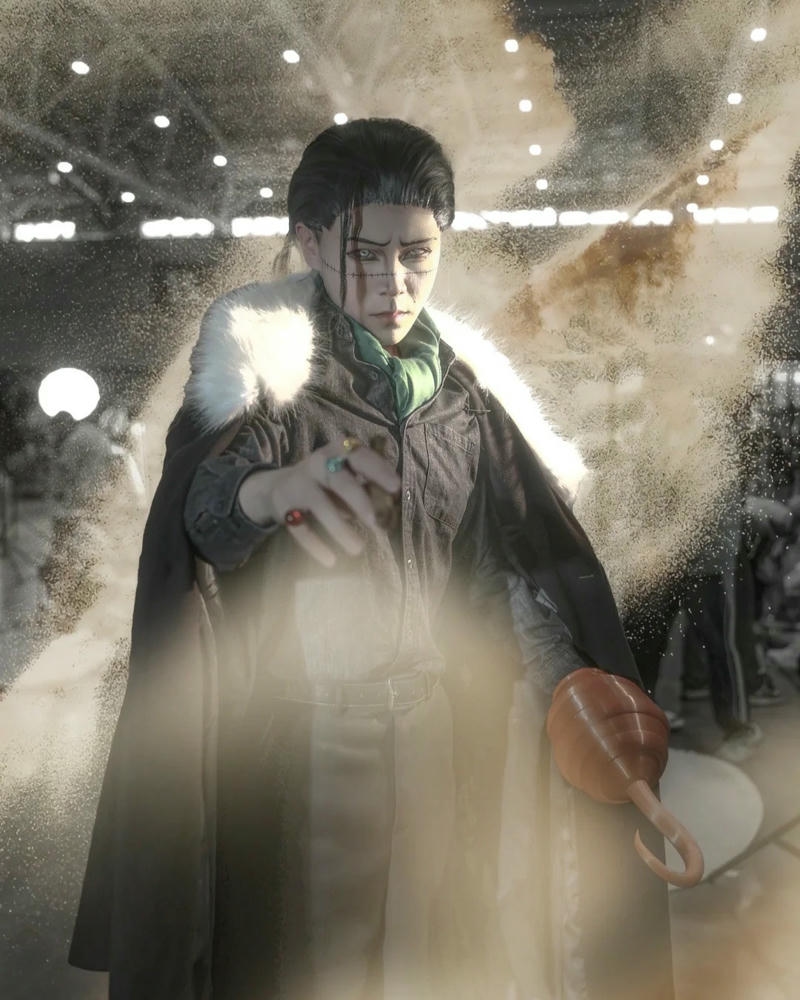Ảnh cosplay one piece crocodile áo choàng lông hiệu ứng cát