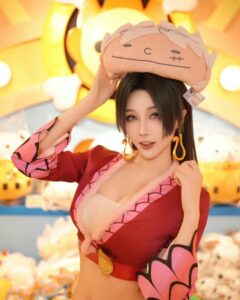 Ảnh cosplay one piece nami tóc cam mặc bikini khoe dáng