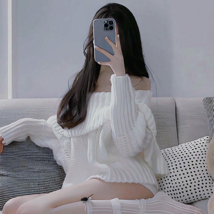 Ảnh đại diện che mặt mặc áo trễ vai trắng