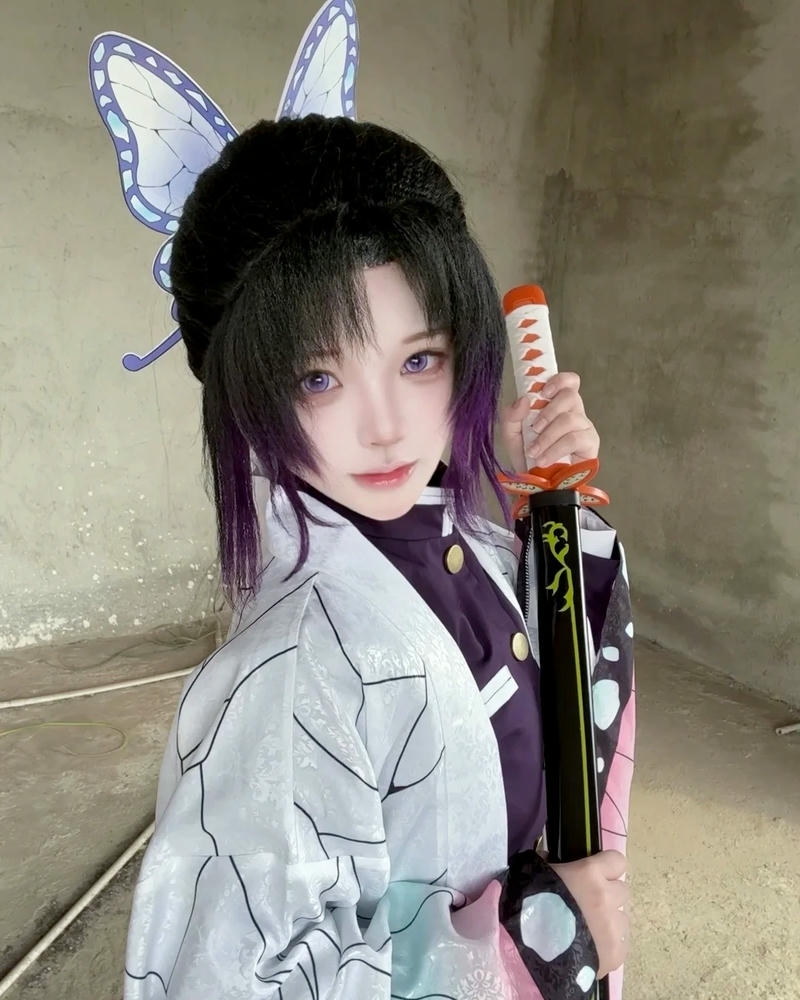 Ảnh shinobu cosplay toàn thân dáng đứng chuẩn nhân vật anime
