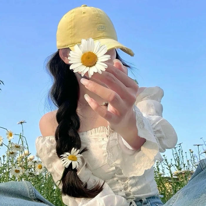 Avatar nữ che mặt bằng bông hoa cúc trắng lớn