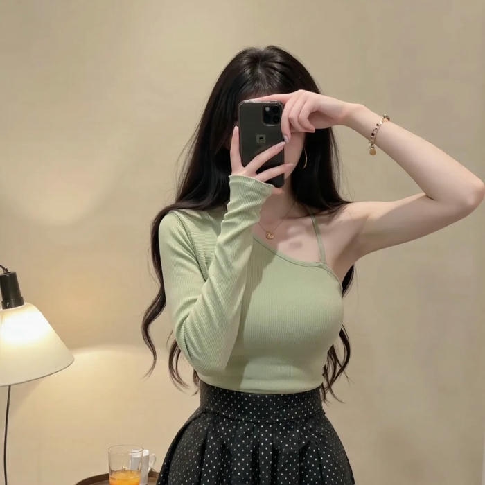 Avatar nữ giấu mặt mặc áo xanh lá trẻ trung