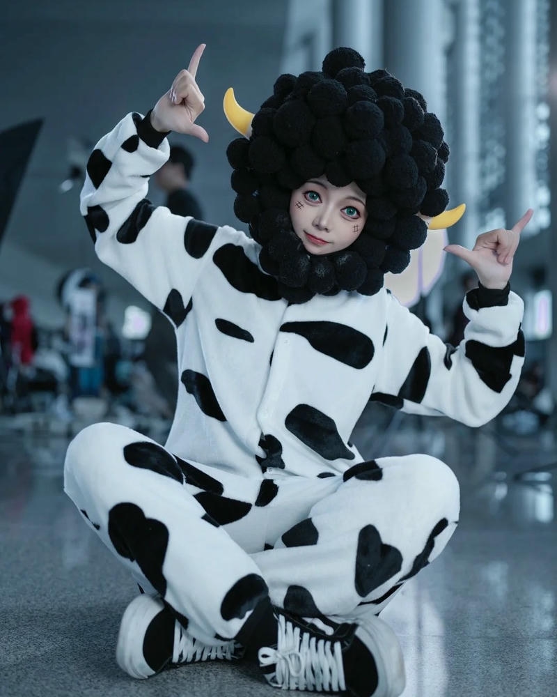 Bộ đồ bò sữa toàn thân hình thú vui nhộn