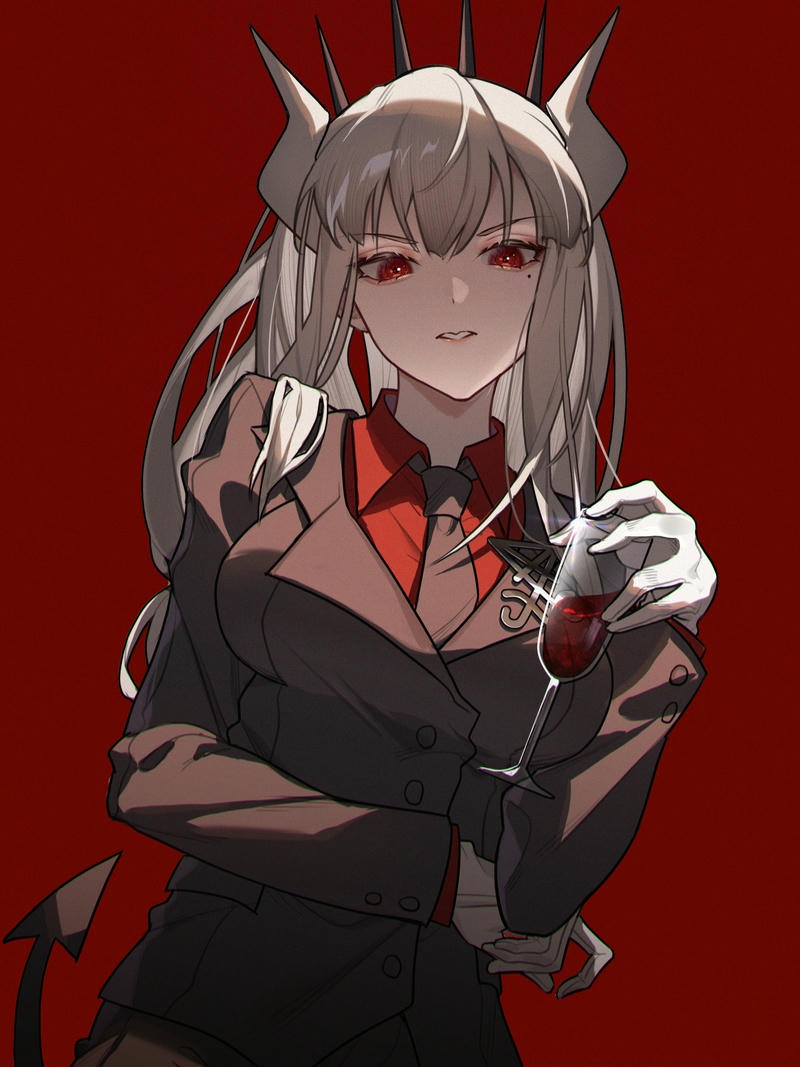 Chân dung ác quỷ nữ tóc xám nền đỏ thẫm