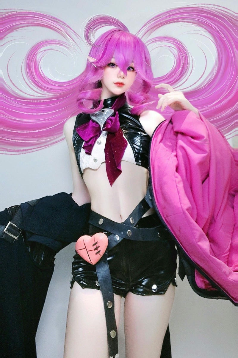 Cosplay Liên Quân thể hiện thần thái nhân vật vô cùng sắc sảo