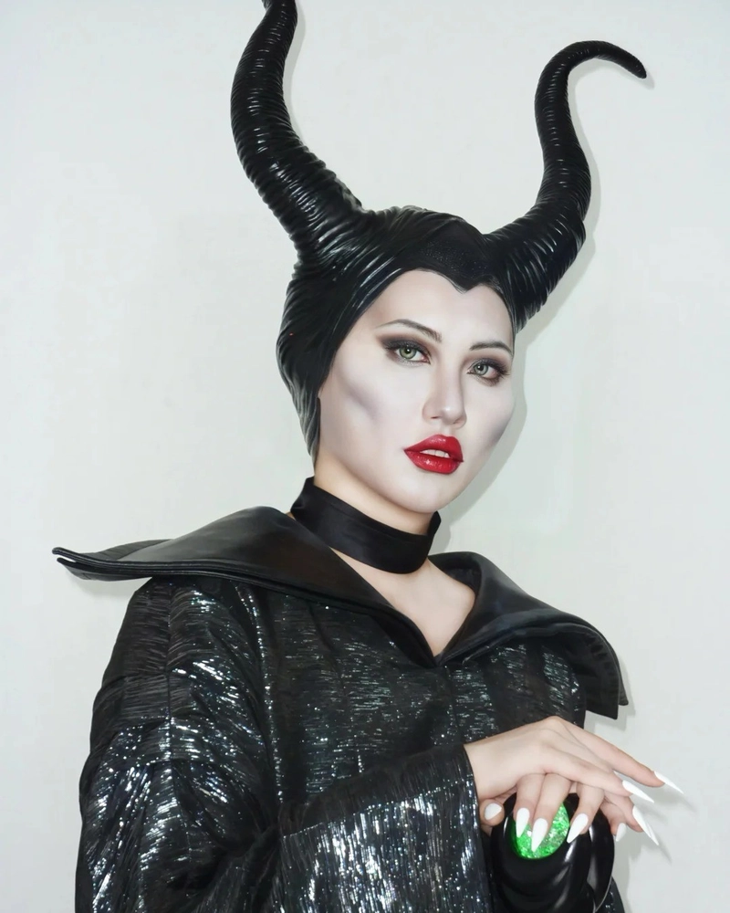 Cosplay Ma Nữ gây ấn tượng bằng thần thái sắc lạnh lùng