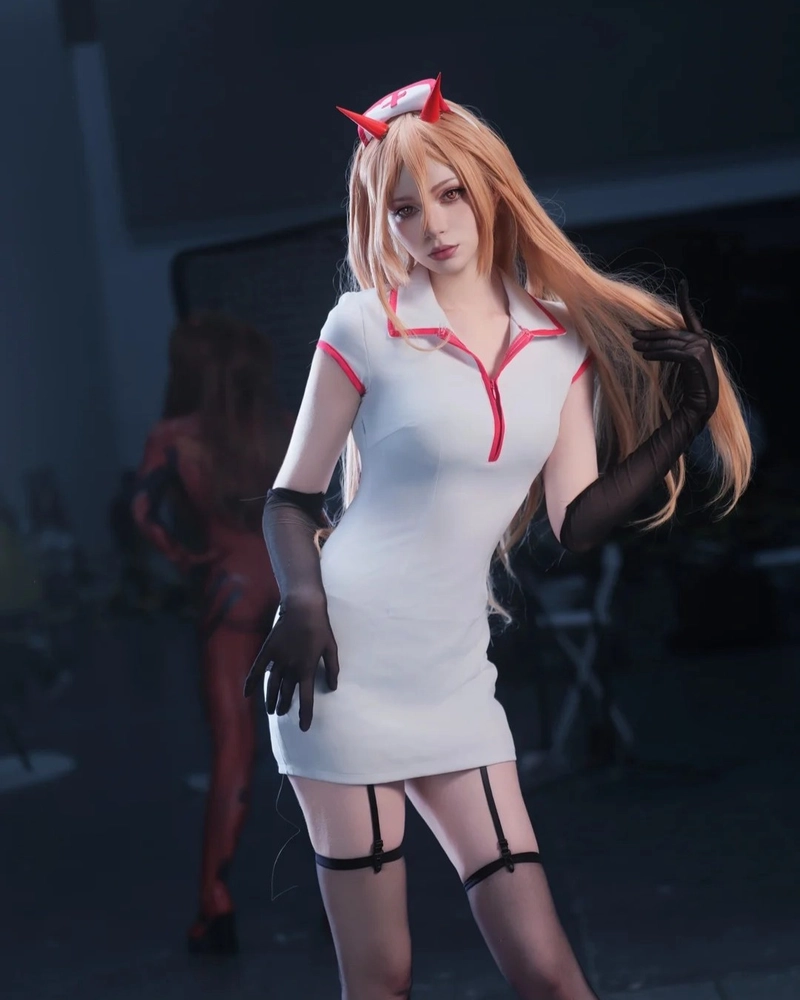 Cosplay Y Tá khoe đường nét gợi tình hoàn mỹ