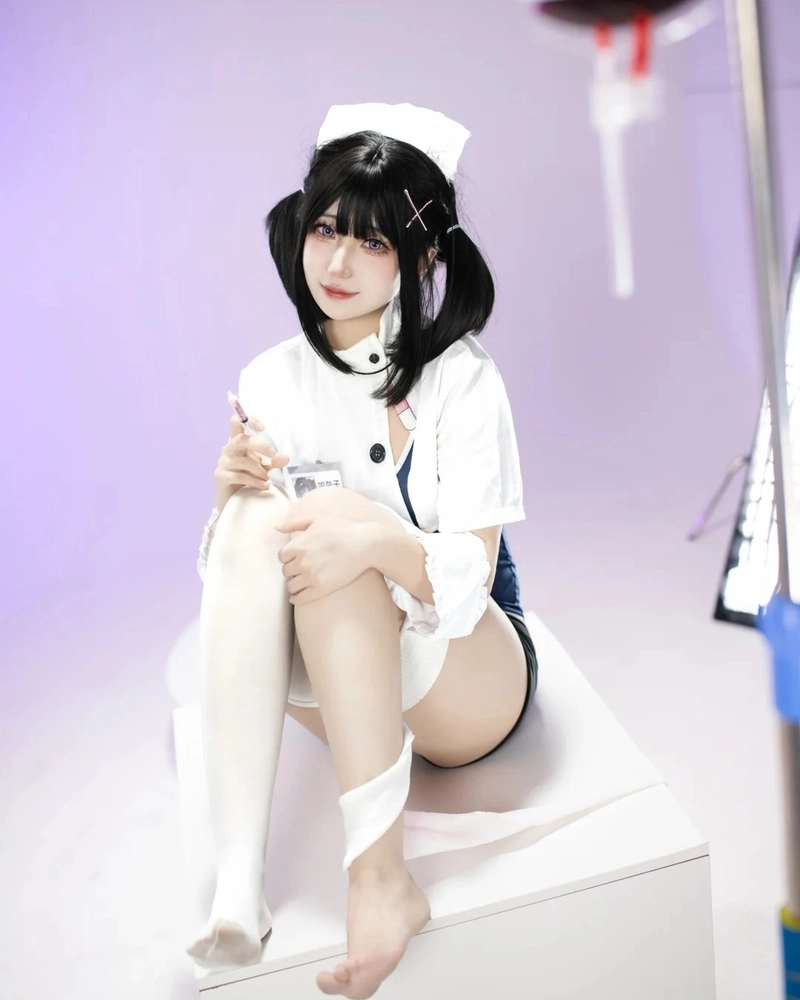 Cosplay Y Tá nổi bật sức hút gợi cảm đầy tinh tế