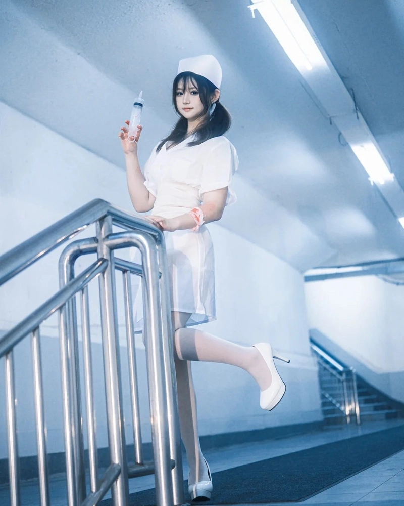 Cosplay Y Tá nổi lên vẻ đẹp mê hoặc cuốn hút