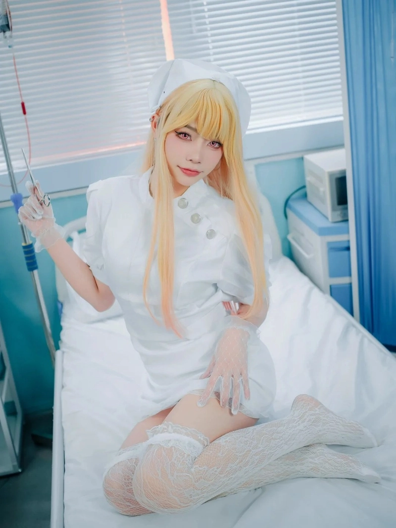 Cosplay Y Tá thể hiện khí chất nóng bỏng hấp dẫn