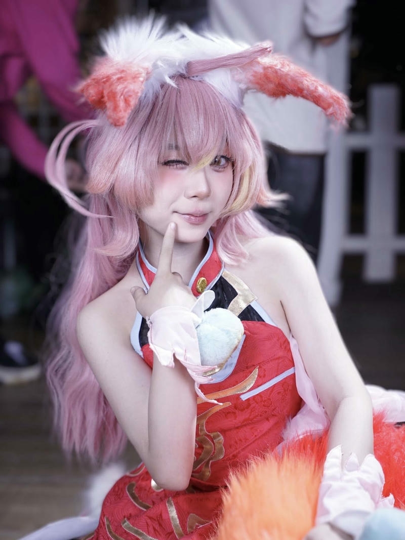 Cosplay anime nữ tóc hồng tai thú váy đỏ dễ thương