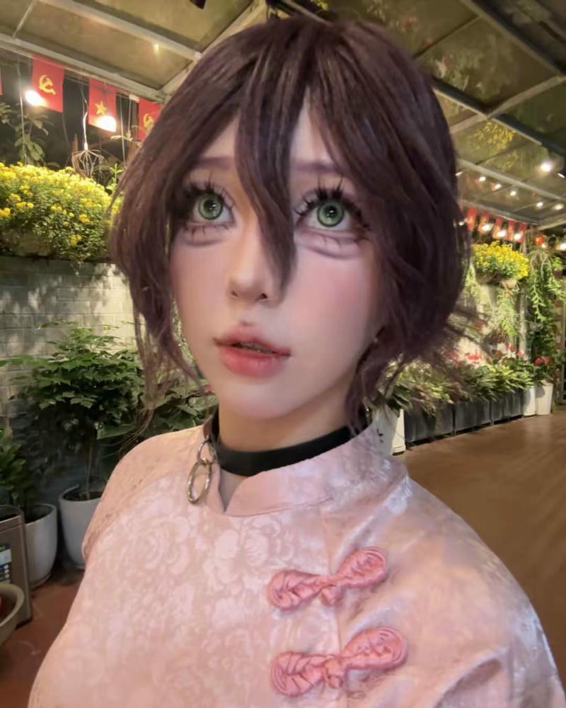 Cosplay anime nữ tóc ngắn mặc sườn xám hồng dễ thương