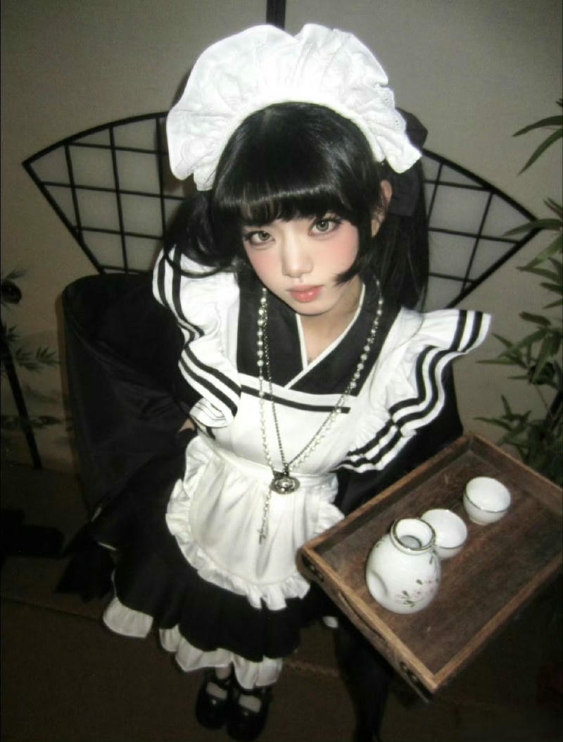 Cosplay hầu gái ấn tượng và đầy cuốn hút
