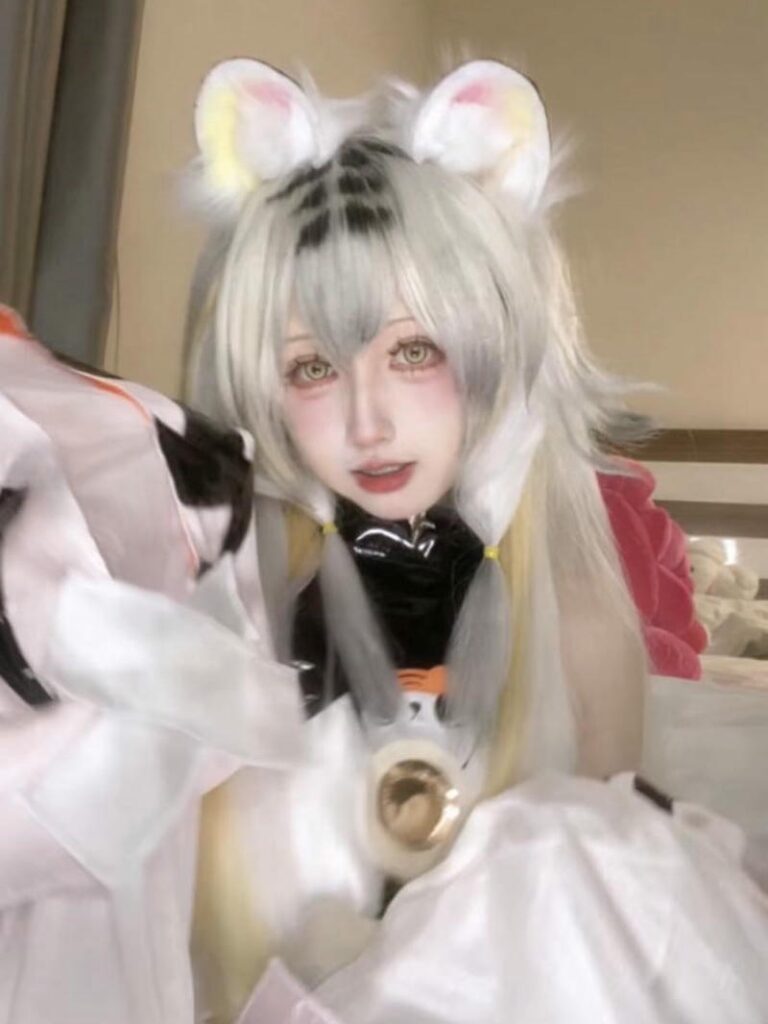 Cosplay liên quân nữ tướng mặc kimono cầm kiếm nhật