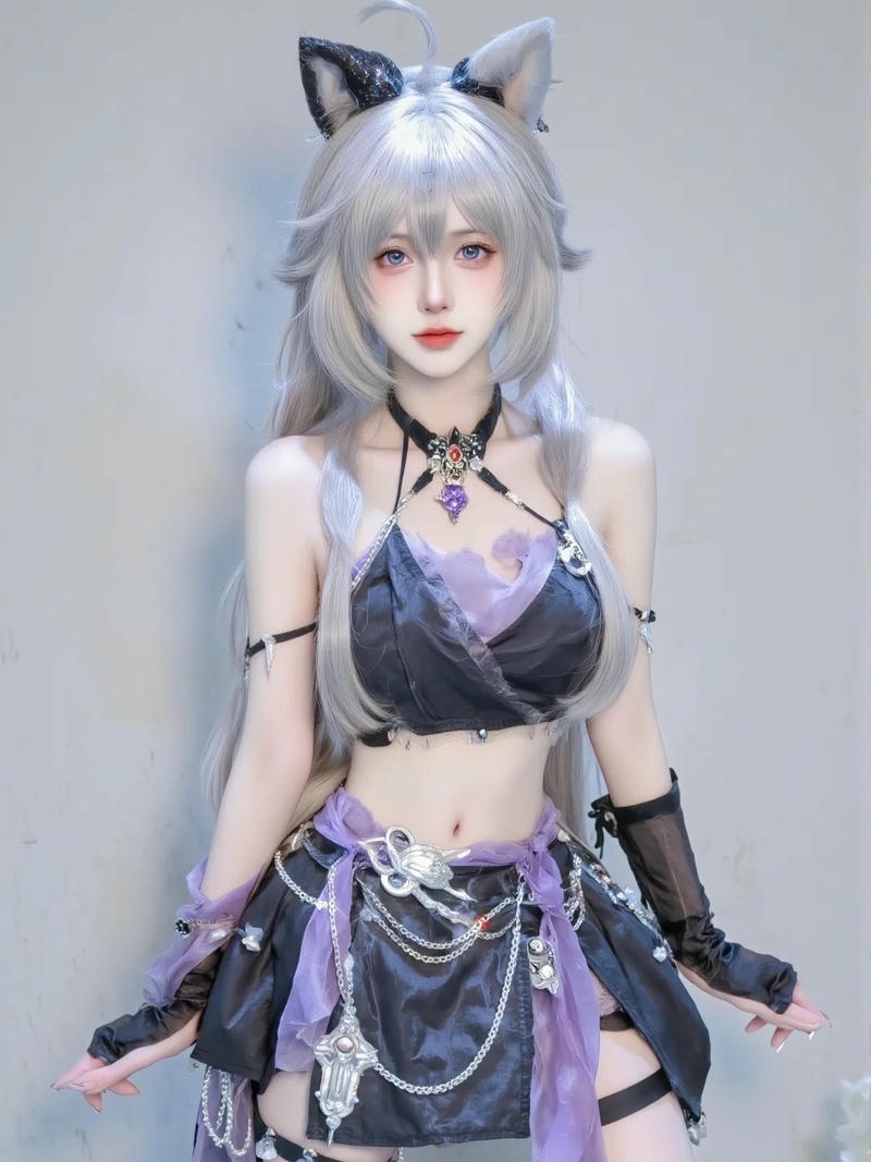 Cosplay mèo chiến binh tóc xám trang phục tím đẹp