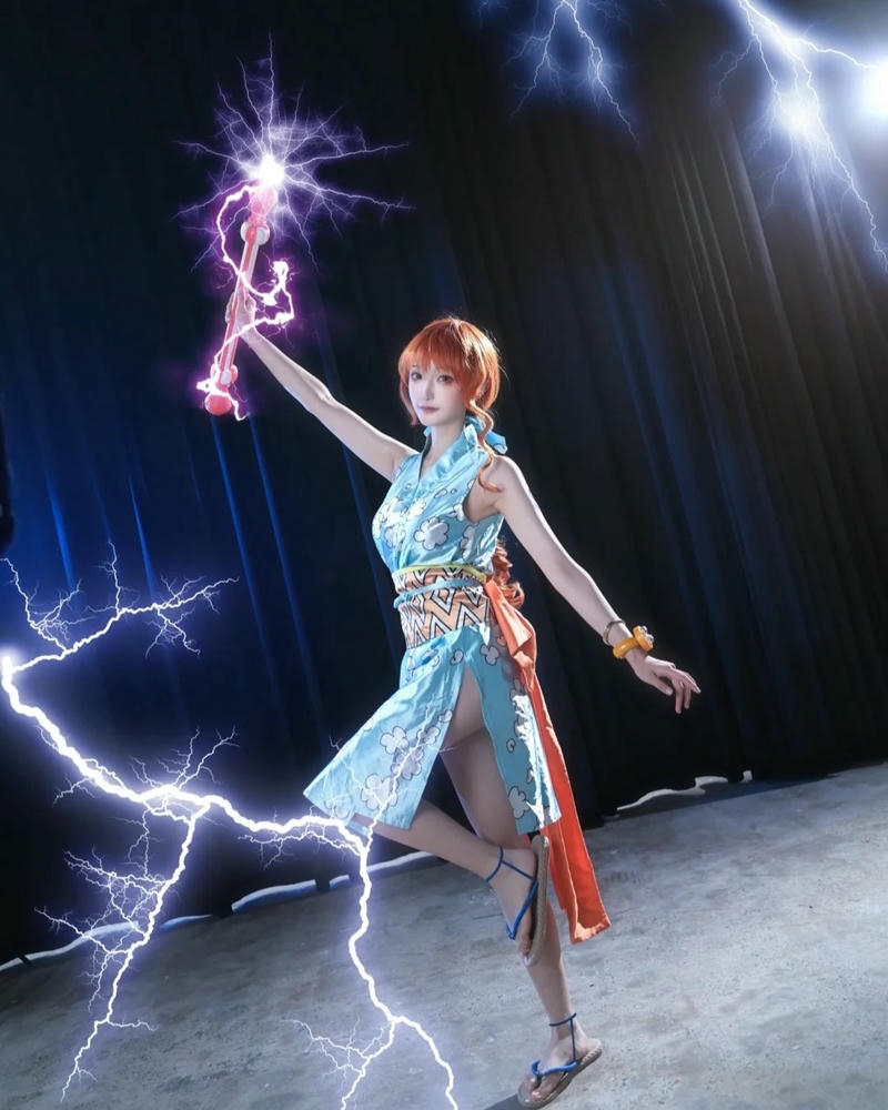 Cosplay nami trang phục wano màu xanh múa gậy sét đẹp