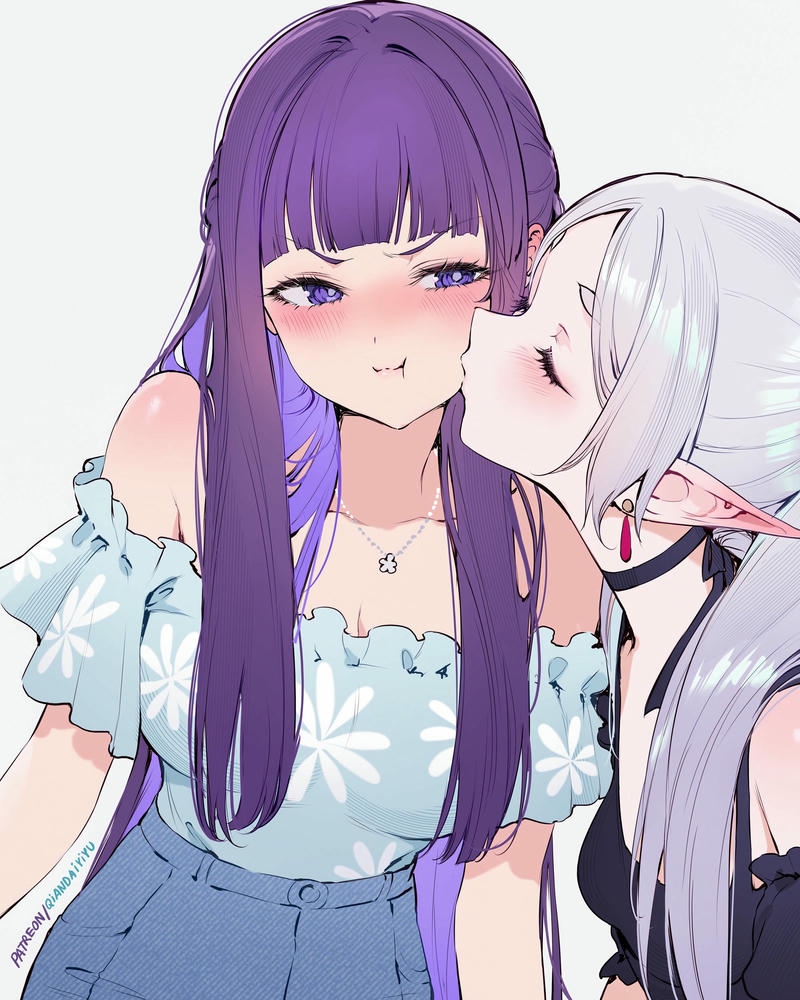 Fern đỏ mặt ngại ngùng khi được Frieren hôn má