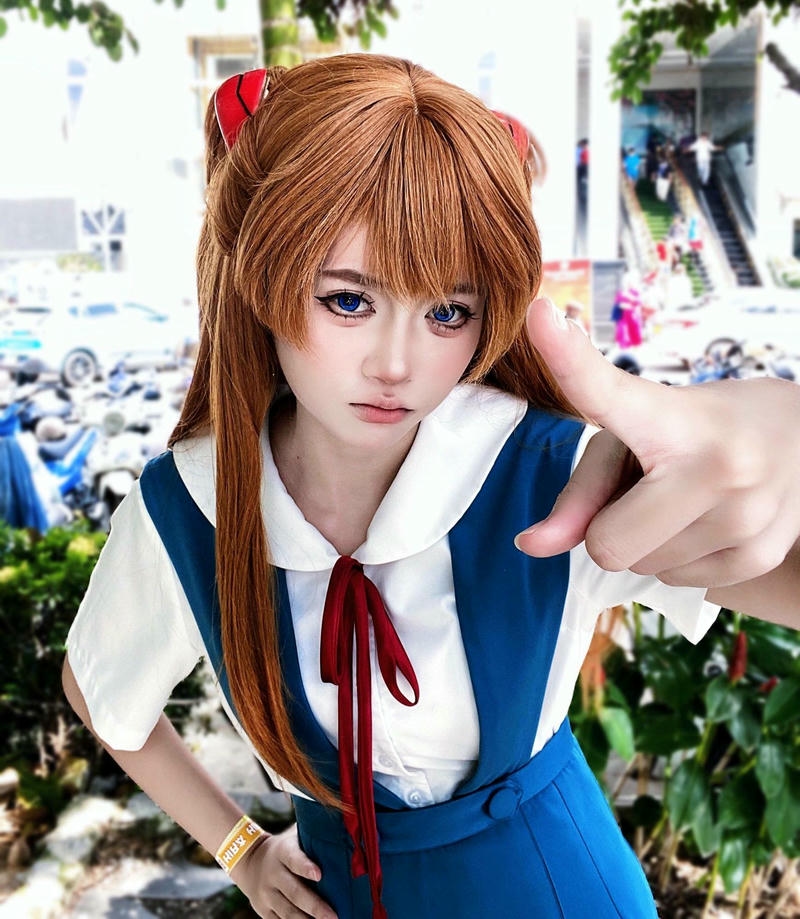 Gái xinh cosplay nhân vật anime asuka tóc cam mặc đồng phục