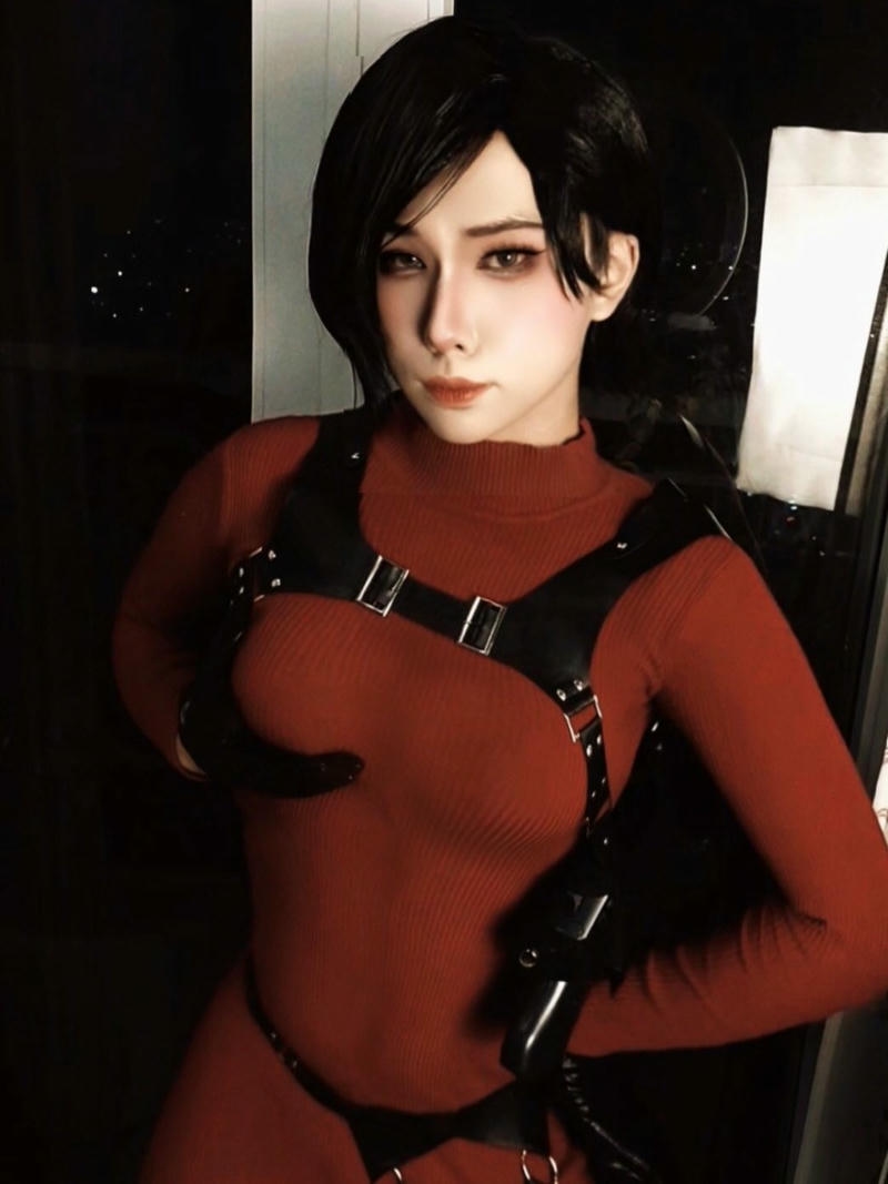 Gái xinh cosplay nhân vật anime đồ đỏ bó sát quyến rũ