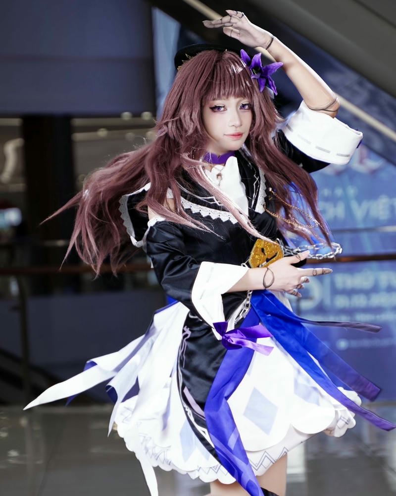 Gái xinh cosplay nhân vật anime nữ sinh cầm kiếm nhật ngầu
