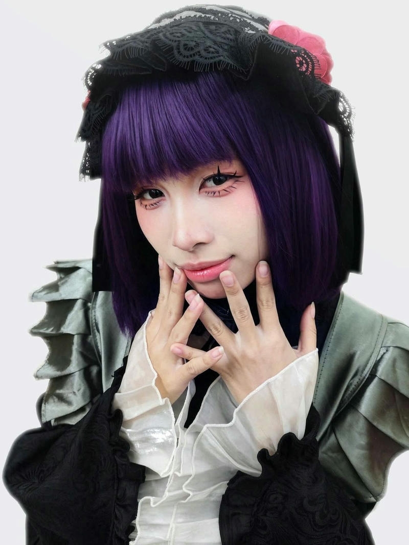 Gái xinh cosplay phong cách gothic tóc đen bí ẩn