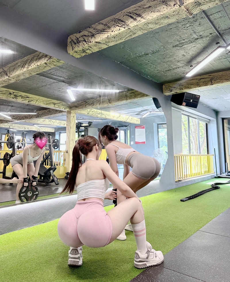 Gái xinh tập gym cơ bụng sixpack đẹp