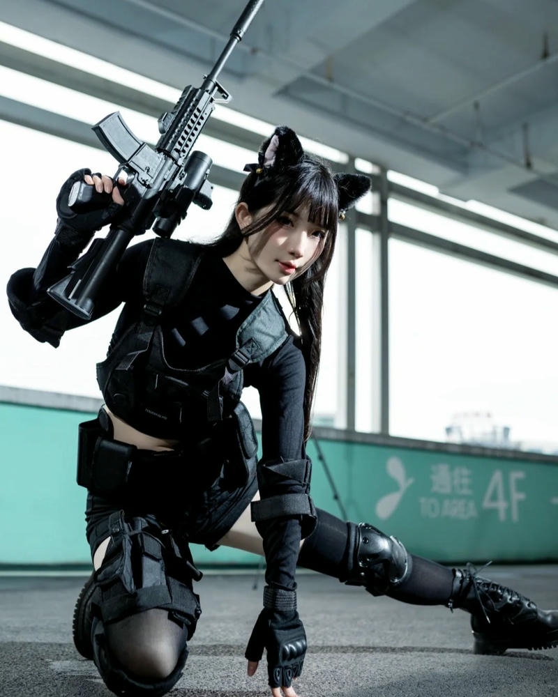 Girl xinh tai mèo cầm súng ngắm bắn cực ngầu