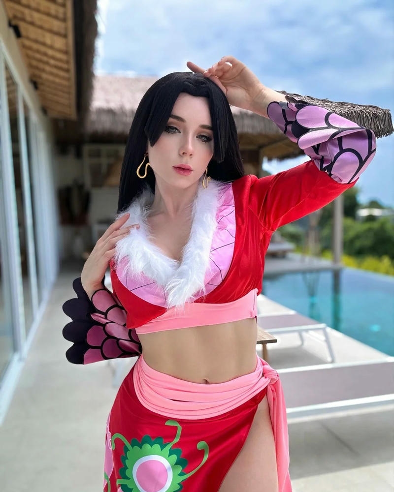 Hình ảnh Boa Hancock cosplay khoe thân hình hấp dẫn rạng ngời