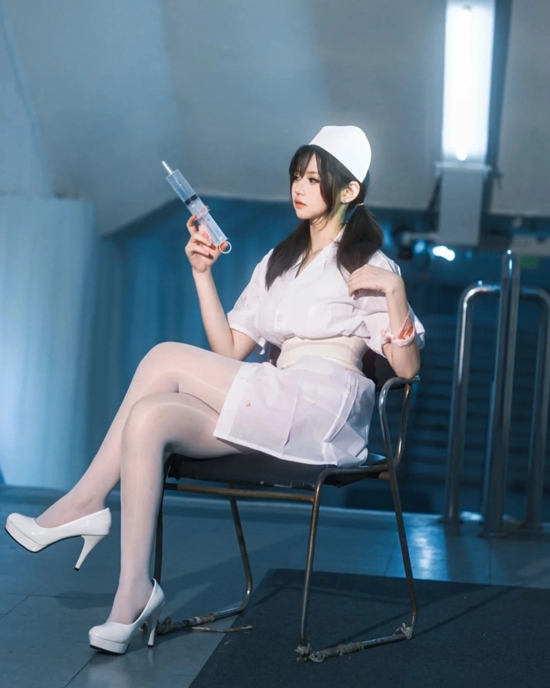 Hình ảnh y tá cosplay thể hiện vẻ đẹp gợi cảm hoàn hảo