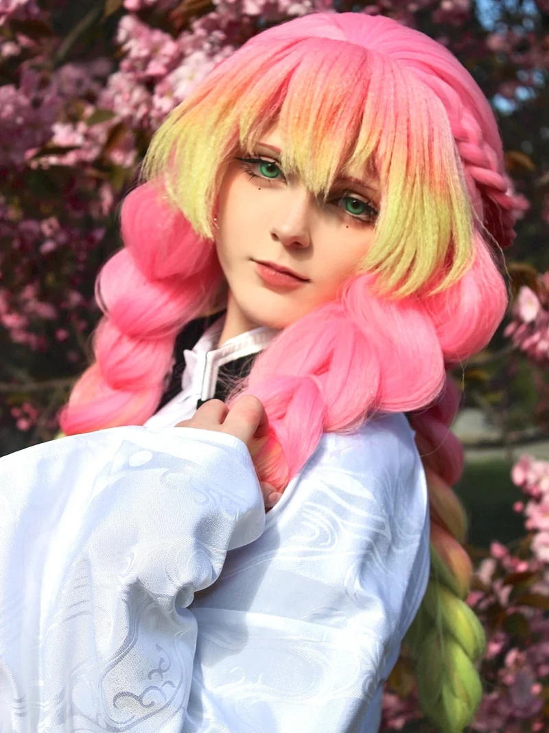 Hình cosplay Mitsuri duyên dáng rực rỡ