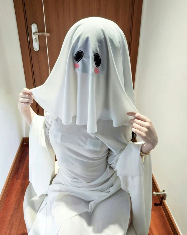 Hình cosplay ma gợi cảm lạnh lẽo