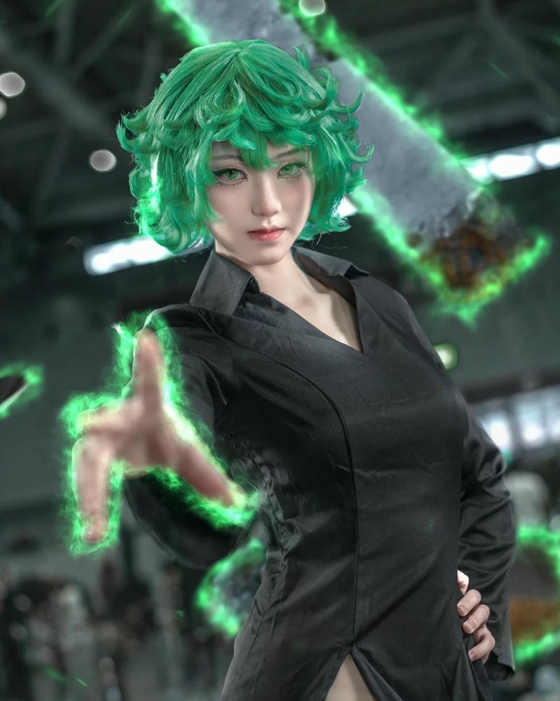 Hóa trang tatsumaki bao quanh bởi tia sét màu xanh