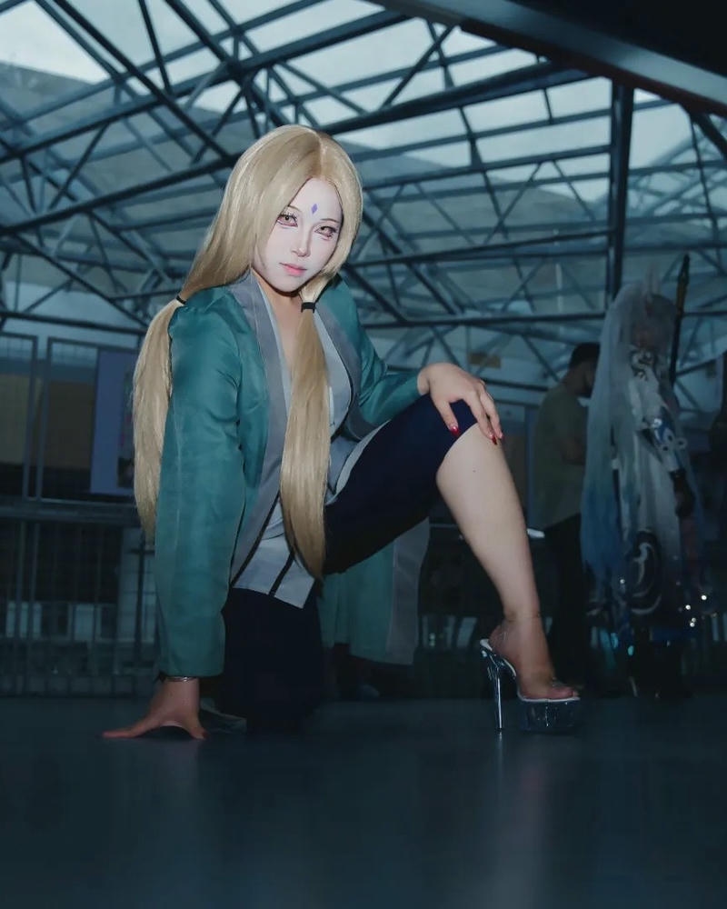 Hóa trang tsunade ngồi nghỉ ngơi trong nhà kính cây